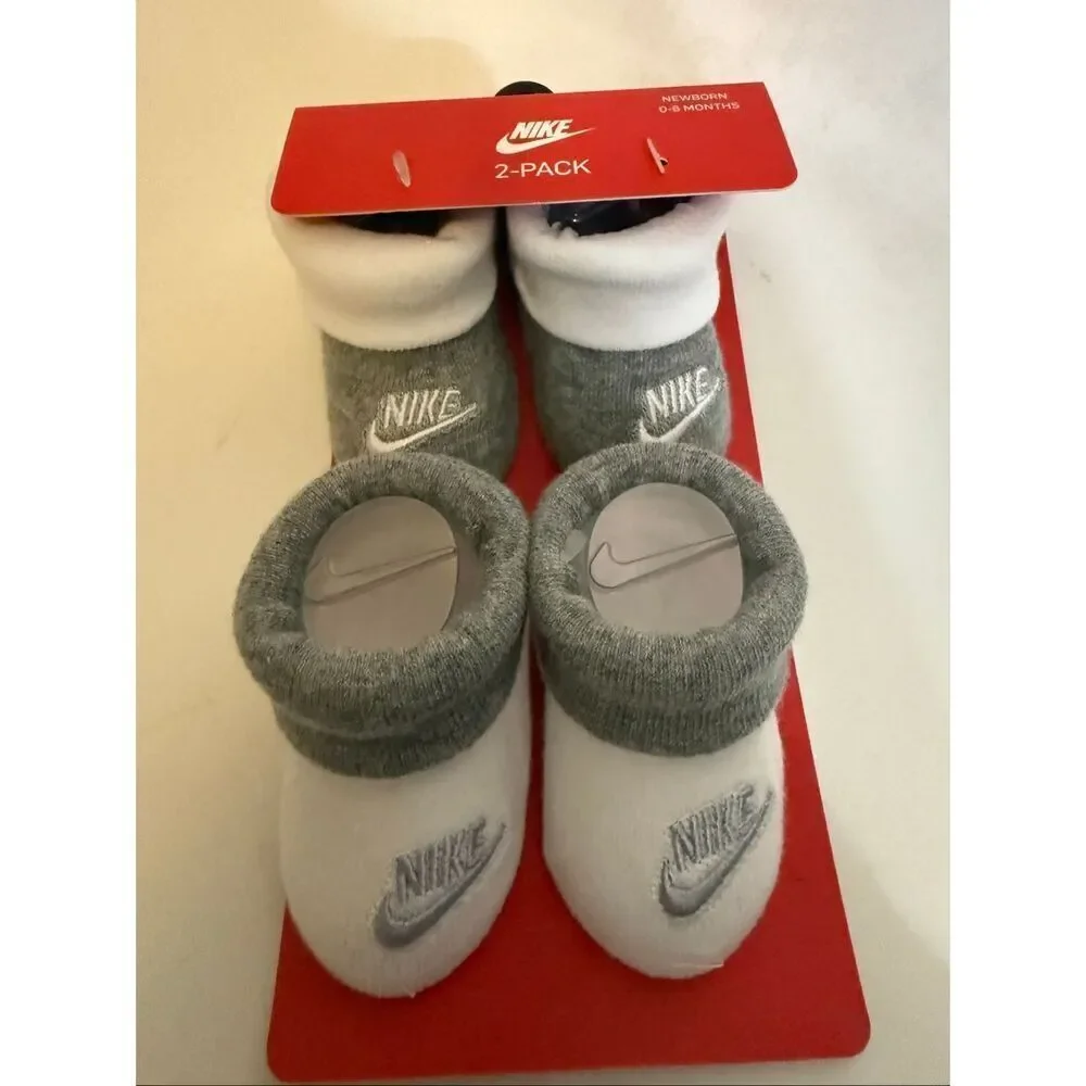 Nike Infant Newborn 2-Pack Swoosh Bootie Socks Gray White Size 0-6 Months NWT